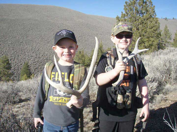 031214_kidshedhunters2014 Kellen Tanner (left) and Konnar Hancock with some sheds they picked up at last weekend’s 2014 Group Shed Hunt with the Oregon Shed Hunters, a group that promotes ethical shed hunting. -Photo by Rob Tanner-