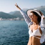 young-sexy-woman-in-bikini-enjoying-summer-vacatio-3W6SGXZ