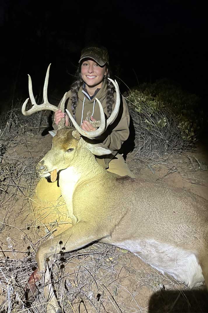 9 Point Texas Whitetail Buck - Hunting Magazine