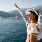 young-sexy-woman-in-bikini-enjoying-summer-vacatio-3W6SGXZ